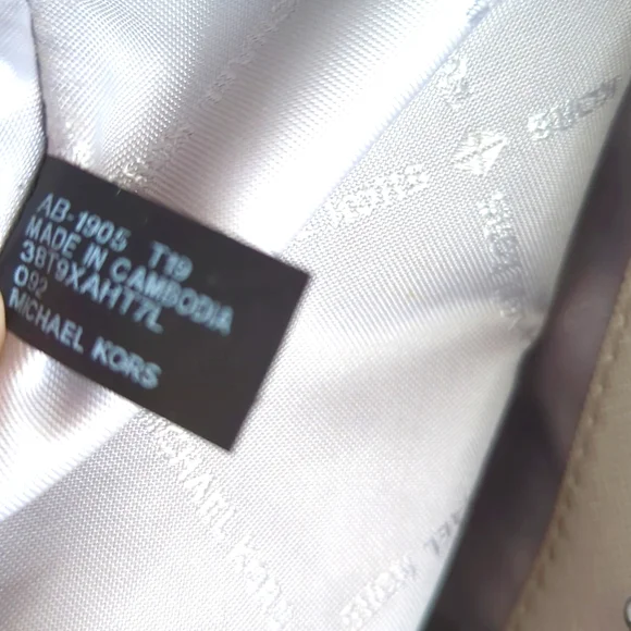 Handbag by Michael Kors 14Wx11L Strap 12L - Picture 15 of 16